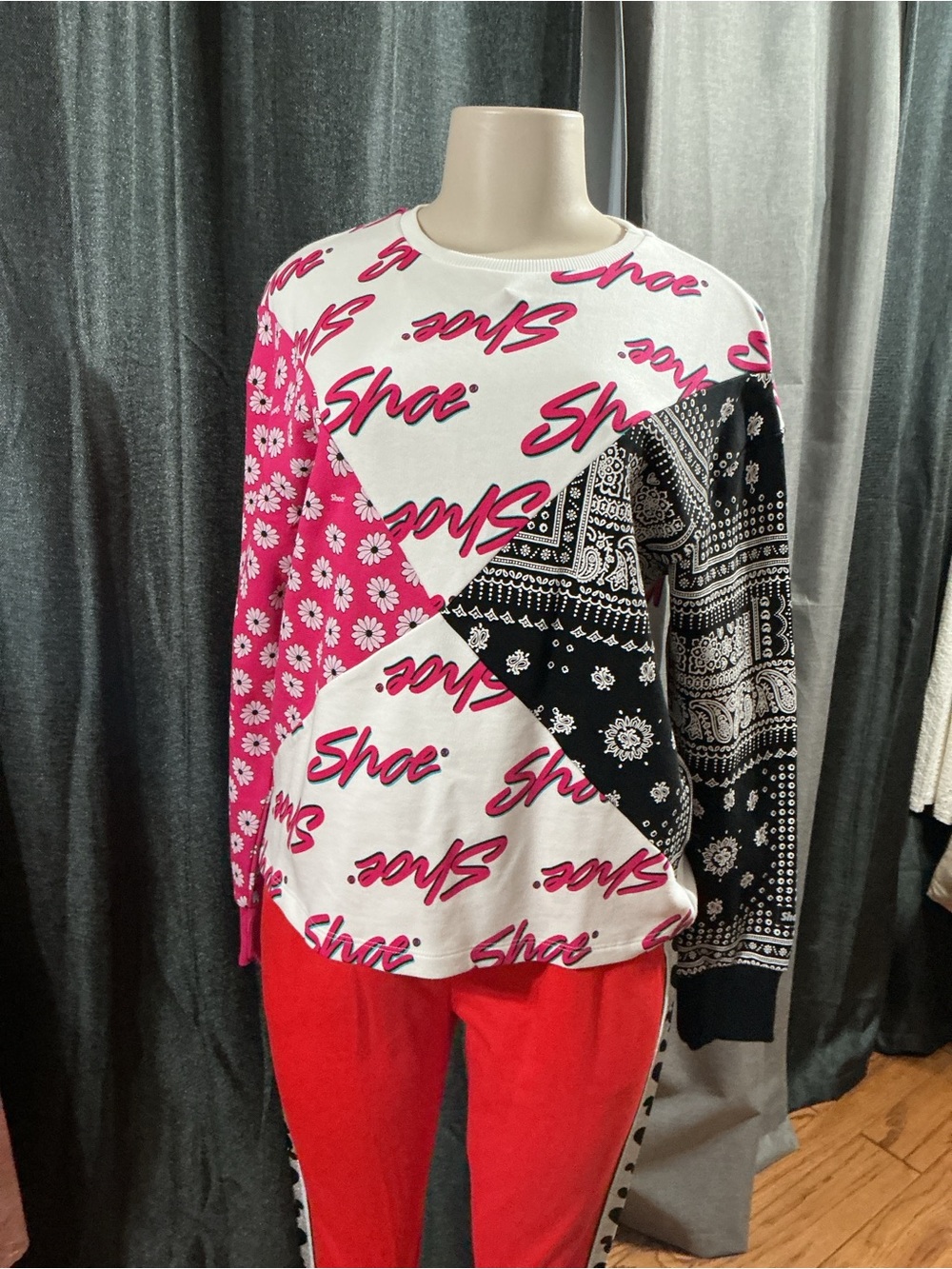 Graphic Colorblock Pullover Sweatshirt in White, Pink & Black